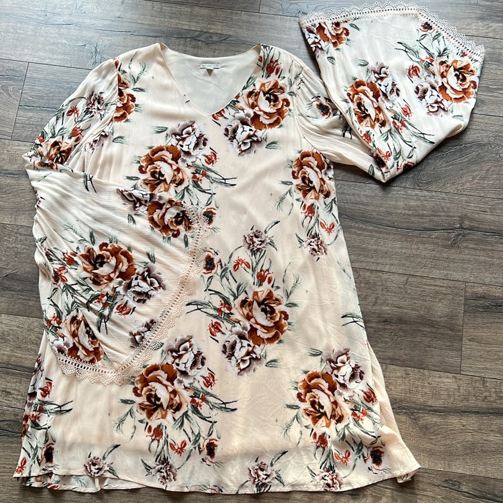 Cato Flutter-sleeve floral dress
